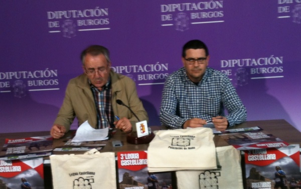 Los diputados provinciales Carretón y Lezcano presentando el acto. 
